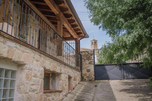 Country House 'Los Molinillos' with Mountain View, Private Terrace and Wi-Fi
