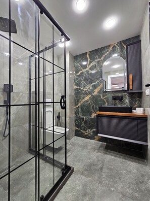 Comfort Apartment, Mountain View | Bathroom | Free toiletries, hair dryer, slippers, towels - Archi Tamarashvili (Tbilisi)