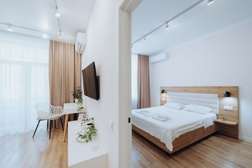 Stylish 1BR on Stefan cel Mare – Balcony & View