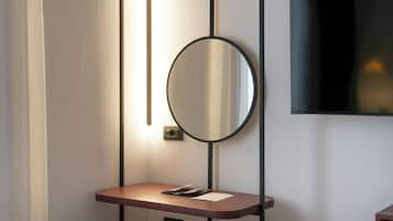 Habitación Deluxe doble | Ropa de cama de alta calidad y edredones de plumas