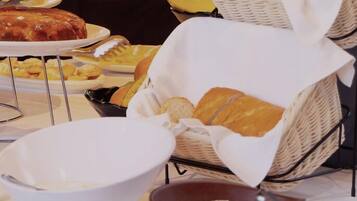 Free daily buffet breakfast