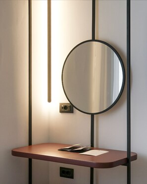 Premium bedding, down comforters, memory foam beds, minibar - Bazaar Hotel (Tirana)