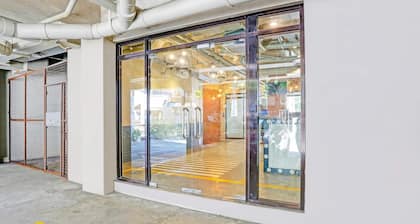 Fun & Roomy Quad Stay – Taguig Hostel Hongkong