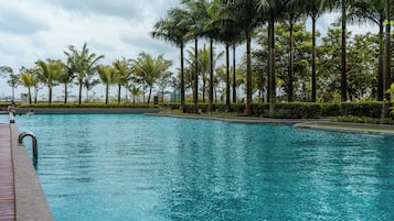 2 outdoor pools