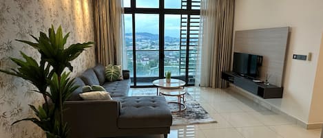 Apartment, 3 Bedrooms, Non Smoking, Private Bathroom | Living area