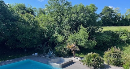 Magnificent Studio in Contemporary Villa with Swimming Pool & Private Parking