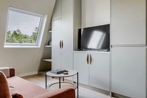 Télévision, chaîne hi-fi