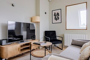 Télévision, chaîne hi-fi
