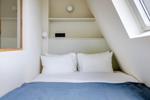 1 bedroom, iron/ironing board, WiFi, bed sheets - Blueground | Rochechouart, view, nr Sacré-Cœur (Paris)