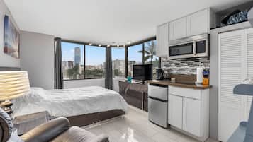 Iron/ironing board, free WiFi, bed sheets