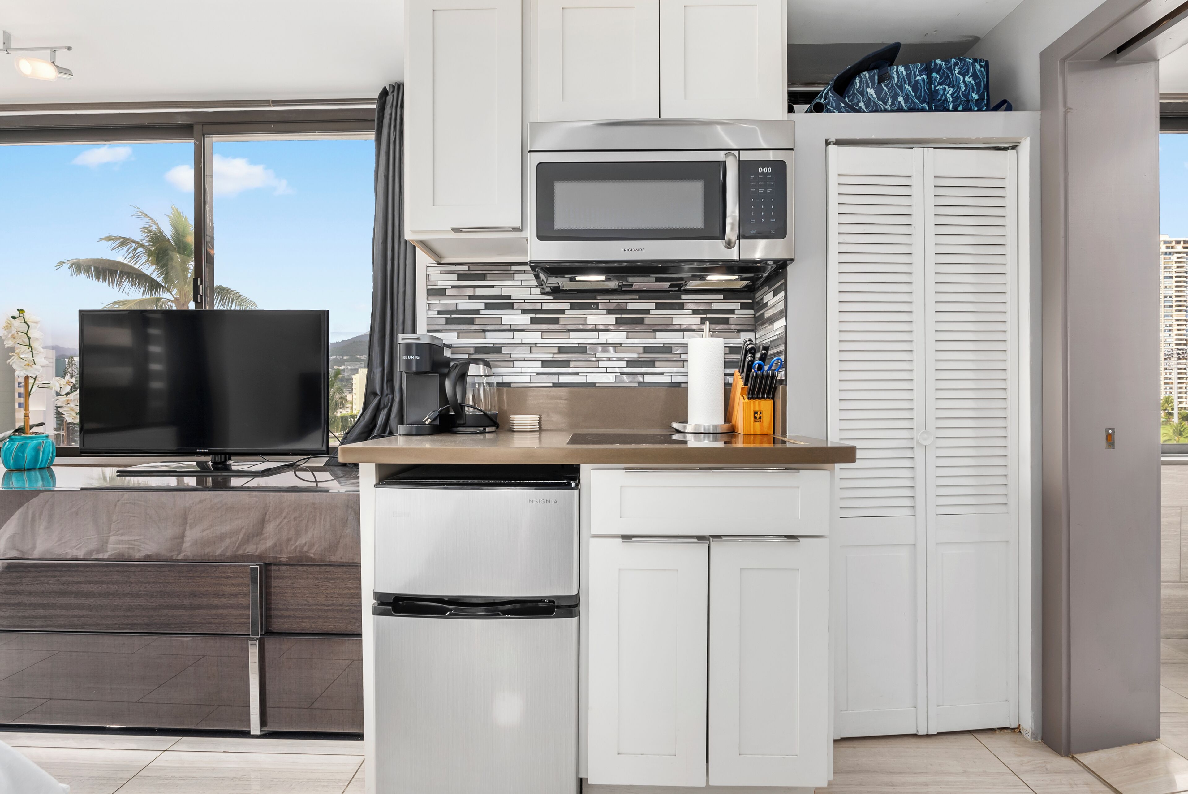 Fridge, microwave, coffee/tea maker, electric kettle