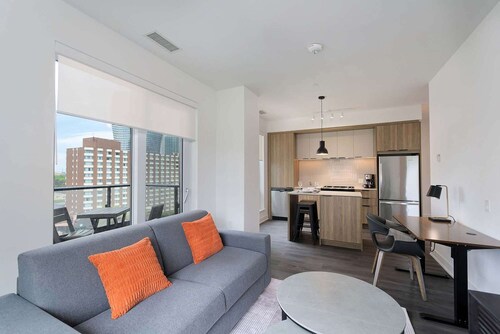 2 Bedroom/2 Bathroom Suite