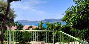 Property grounds - Holiday Home 'Nikiana Hideaway' with Sea View, Wi-Fi and Air Conditioning (??????a)