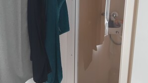 A bathroom with a shower, a towel rack with three towels, and a toilet visible through a glass door. - Mobile home with private parking (Fréjus)