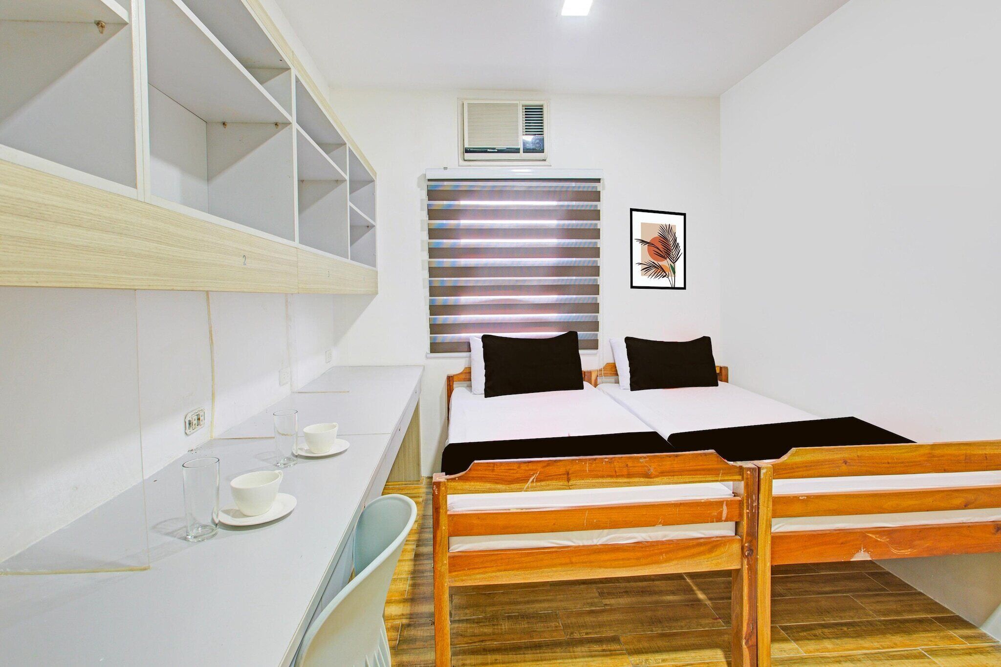 1 bedroom, desk, WiFi