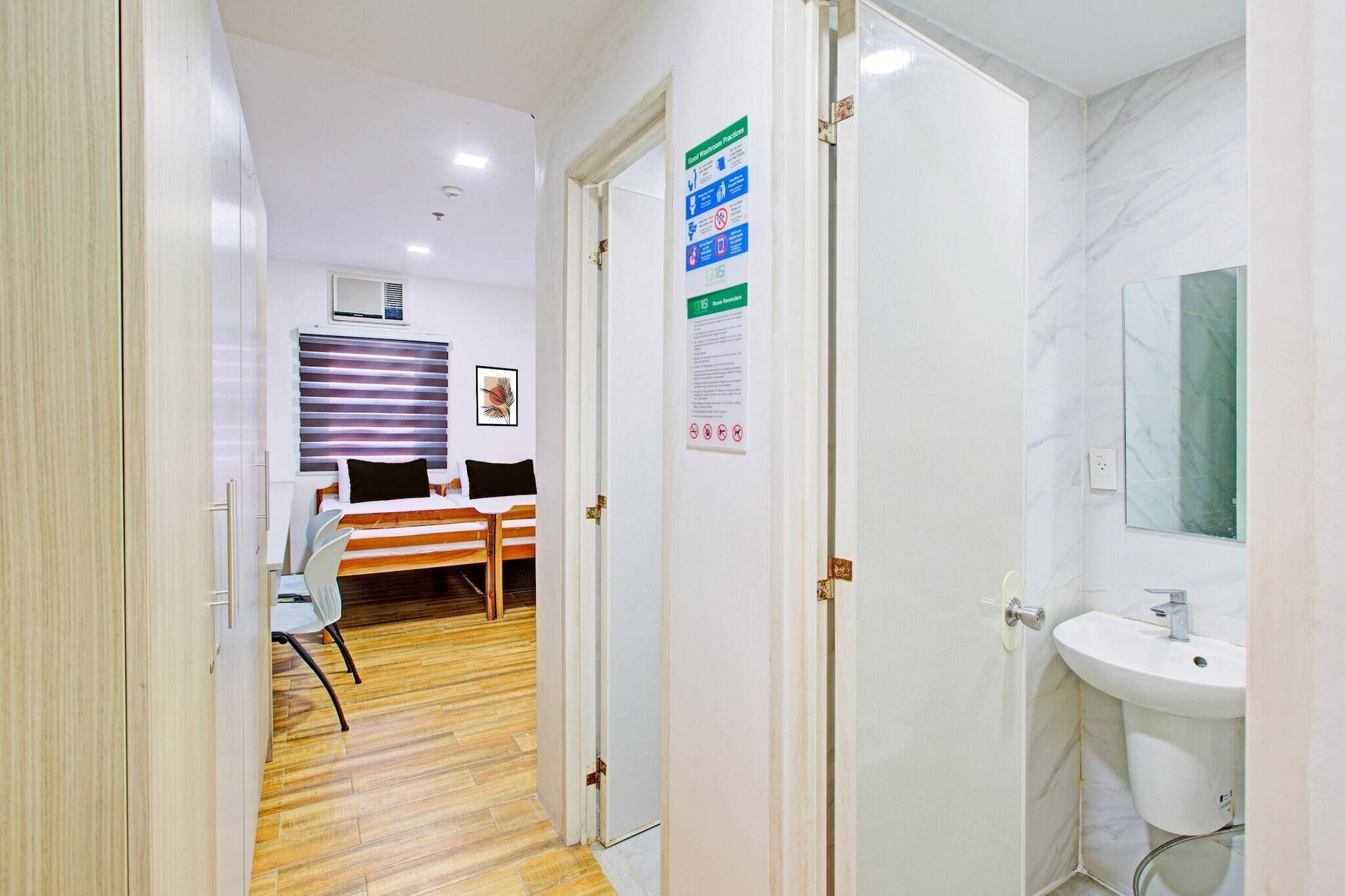 1 bedroom, desk, WiFi
