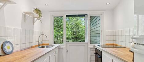 Réfrigérateur, four, plaque de cuisson, lave-vaisselle