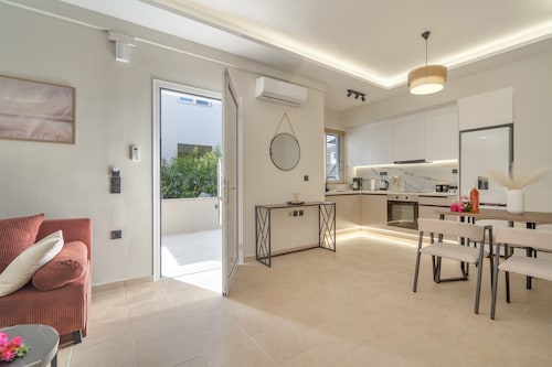 Apartment 'Papanikolis' with Shared Terrace, Wi-Fi and Air Conditioning