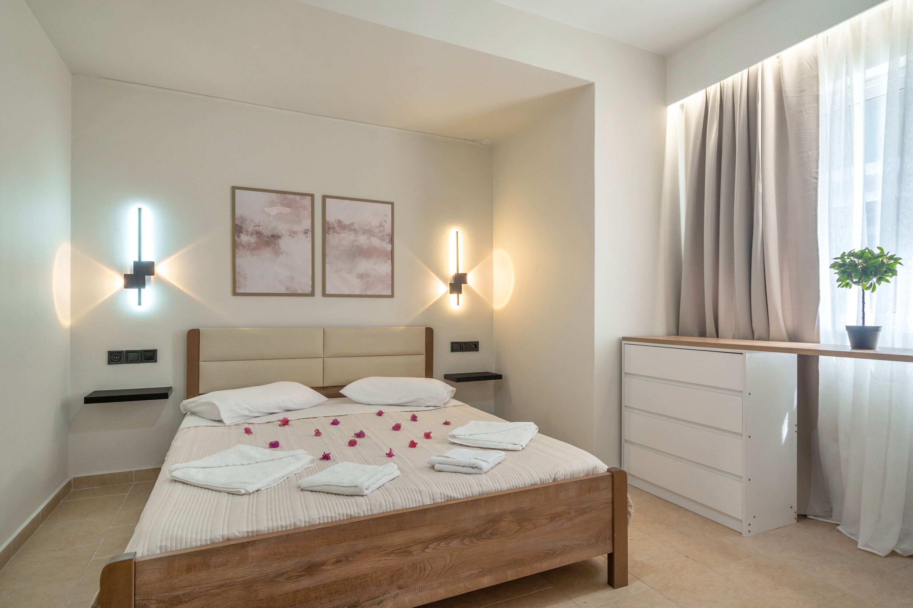 Iron/ironing board, free WiFi, bed sheets, wheelchair access