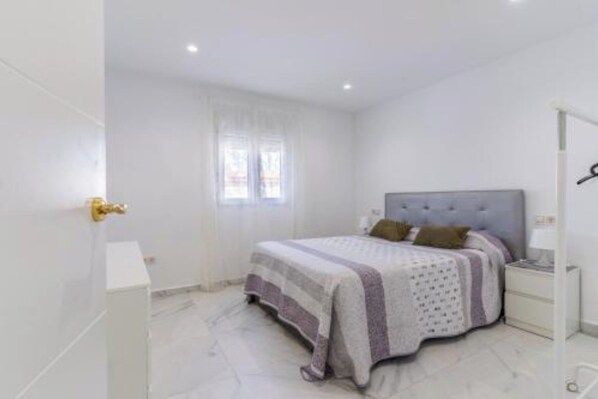 3 bedrooms, WiFi, bed sheets