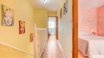 4 bedrooms, free WiFi, bed sheets