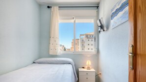 4 室のベッドルーム、WiFi (無料)、ベッドシーツ