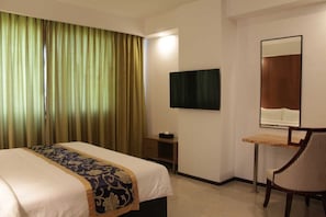 1 bedroom, desk, iron/ironing board, WiFi