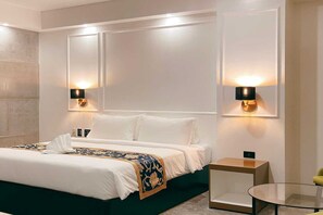 1 bedroom, desk, iron/ironing board, bed sheets