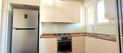 Departamento | Cocina privada | Refrigerador, horno, parrilla de estufa y utensilios de cocina