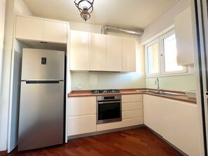 Apartment | Private kitchen | Fridge, oven, stovetop, cookware/dishes/utensils