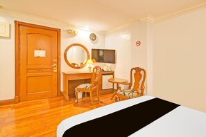 1 bedroom, desk, bed sheets