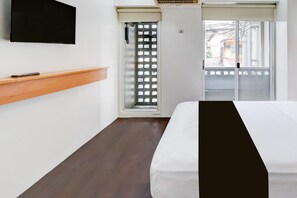 1 bedroom, desk, bed sheets