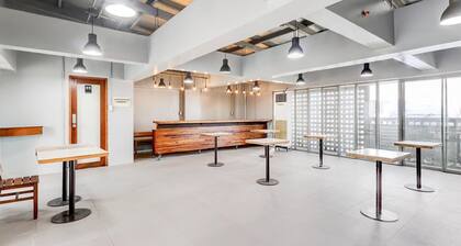 Cozy Double Retreat in Olympia, Makati -Santa