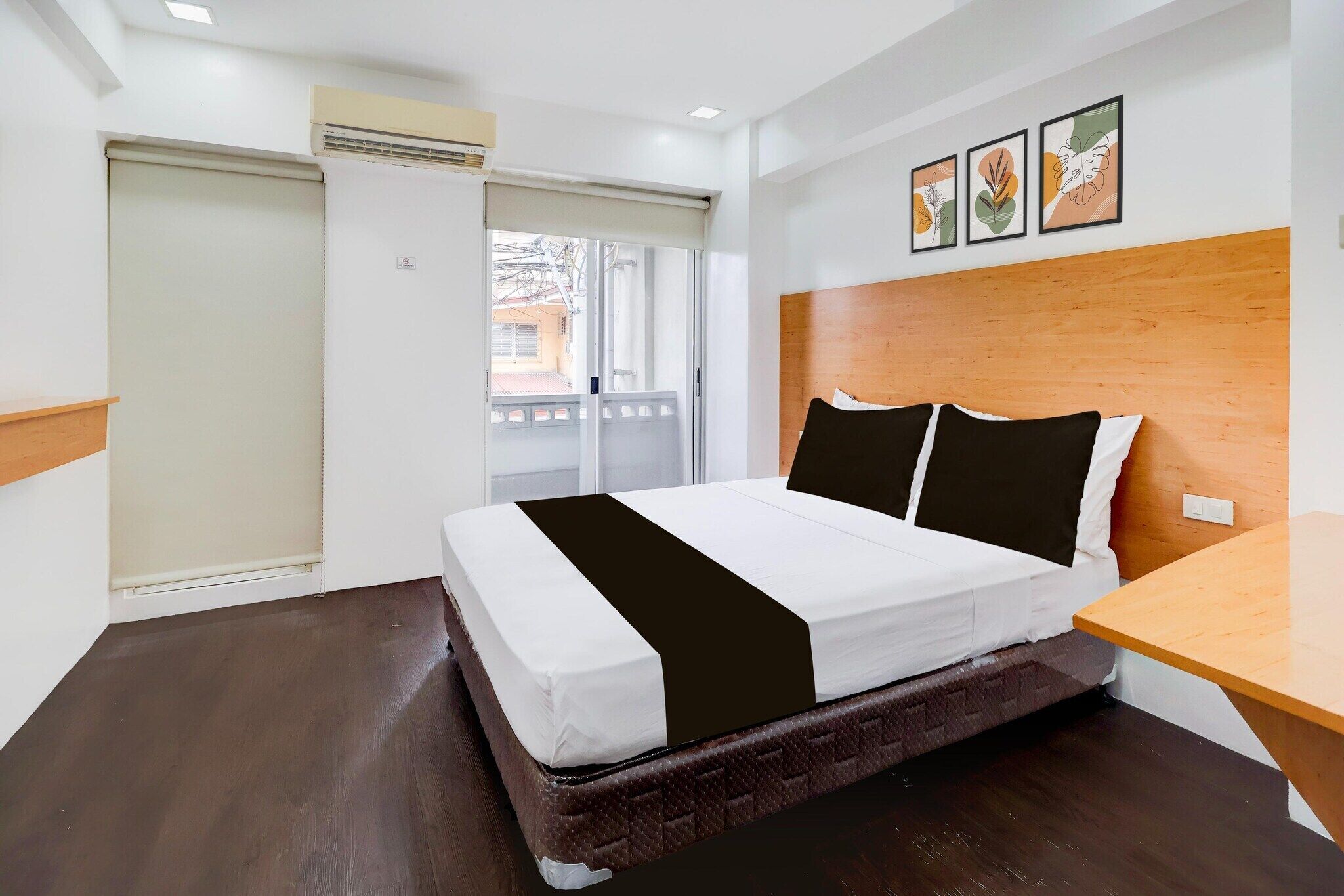 1 bedroom, desk, bed sheets