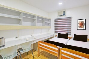 1 bedroom, desk, bed sheets