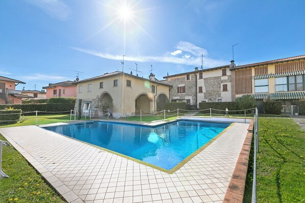 Seasonal outdoor pool