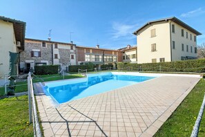 Sesongbasert utendørsbasseng