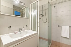 Standard Apartment, Multiple Bedrooms (Magnolia House) | Bathroom | Shower, hair dryer, bidet, towels - Magnolia House (Sirmione)