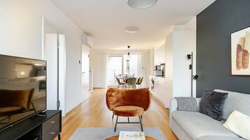 Fernseher, Stereoanlage