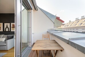 Outdoor dining - Blueground | Josefstadt, terrace, nr Votivkirche (Vienna)