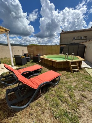 Outdoor spa tub - Lina's houses (Les Mées)