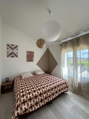 3 bedrooms, iron/ironing board, WiFi, bed sheets - Lina's houses (Les Mées)