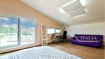 5 bedrooms, iron/ironing board, WiFi, bed sheets