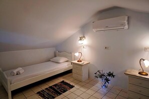 2 makuuhuonetta, silitysrauta/-lauta, ilmainen Wi-Fi, vuodevaatteet