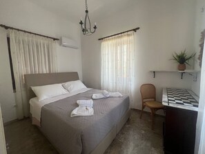 2 bedrooms, iron/ironing board, free WiFi, bed sheets - Petalo House in Symi (Simi)