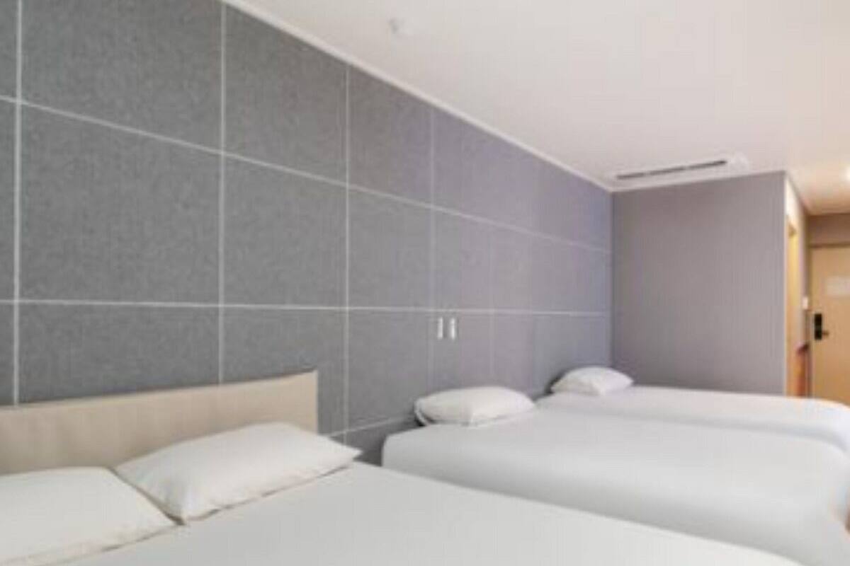 Quarto quádruplo família | 1 quarto, espaço de trabalho para notebook, Wi-Fi de cortesia