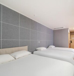 Family Quadruple Room | Laptop workspace, free WiFi, bed sheets - Hotel Stay hyun (Jeju City)