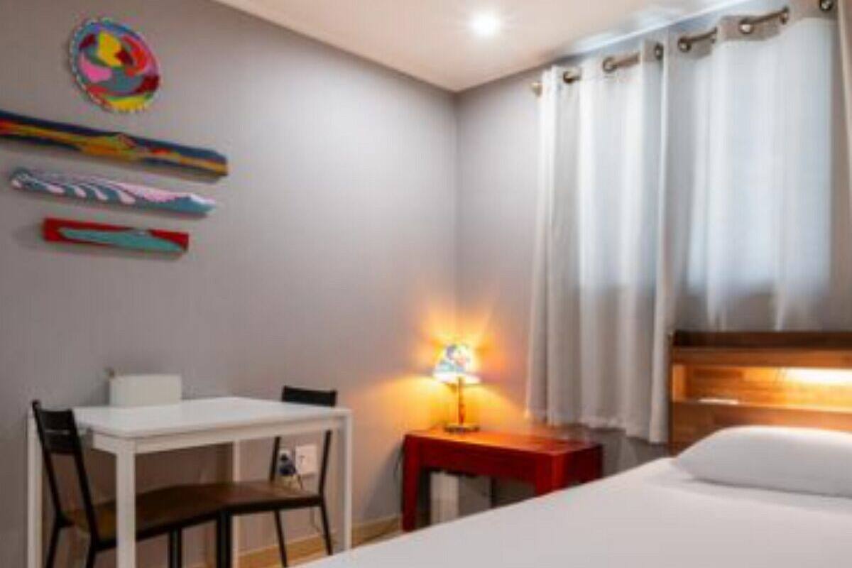 Espace de travail pour ordinateur portable, Wi-Fi gratuit, draps fournis