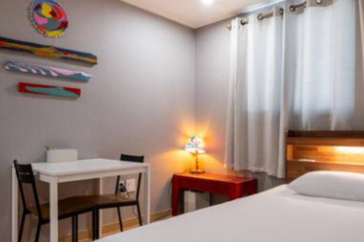 Quarto triplo luxo | 1 quarto, espaço de trabalho para notebook, Wi-Fi de cortesia