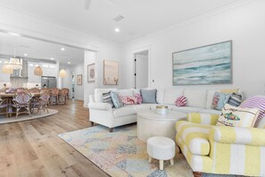 Smart TV - Priv Heated Pool + Hot Tub, Boat-Friendly, Sleeps 16! | One For All by AvantStay (Santa Rosa Beach)